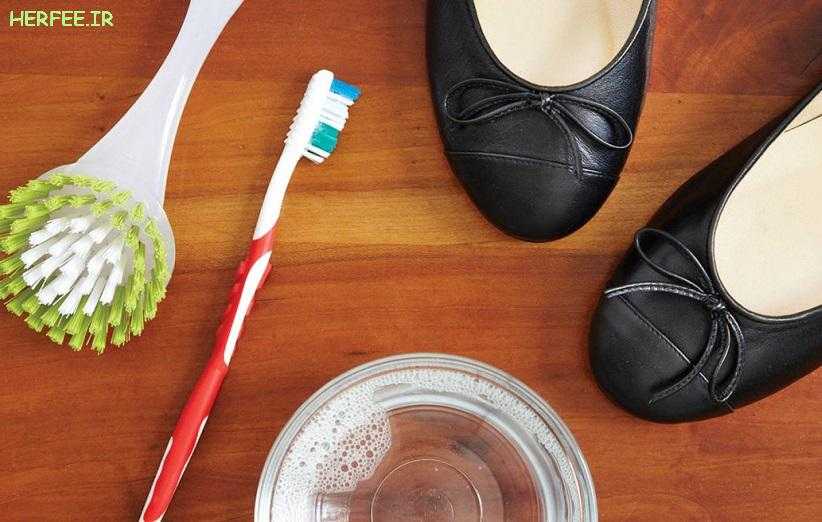 تمیز کردن کفش چرم با روش‌های ساده و خانگی